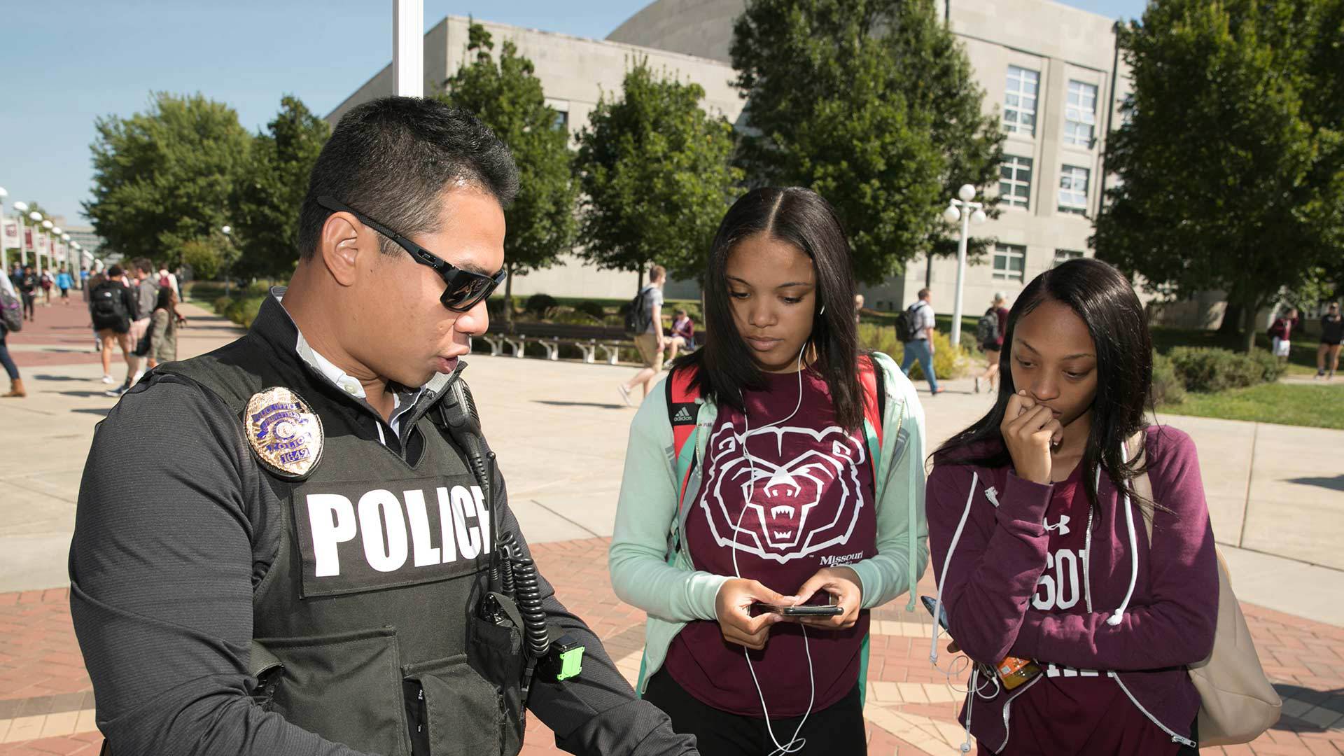 Police officer discussing job details with Missouri State University students who are interested in criminology.  